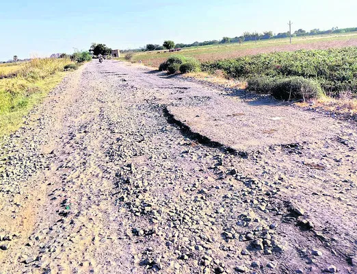 ఊరూరా కష్టాలు.. కన్నీళ్లు!