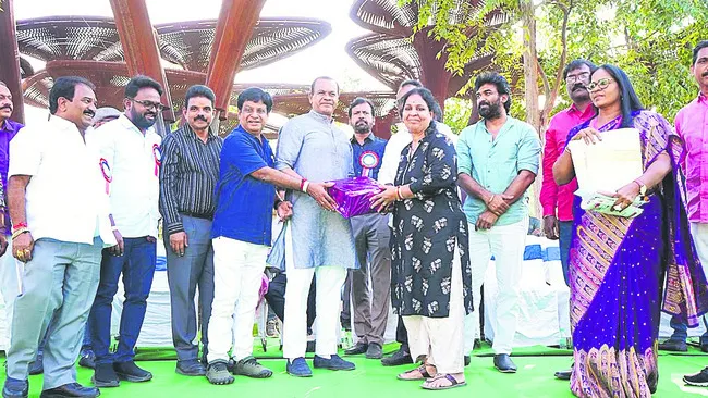 జర్నలిస్టులు సమాచార వారధులు 