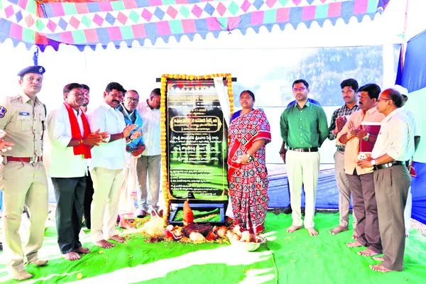 జిల్లా అభివృద్ధికి కృషి