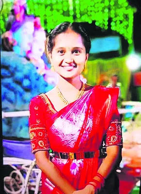 యువతి ఆత్మహత్య 