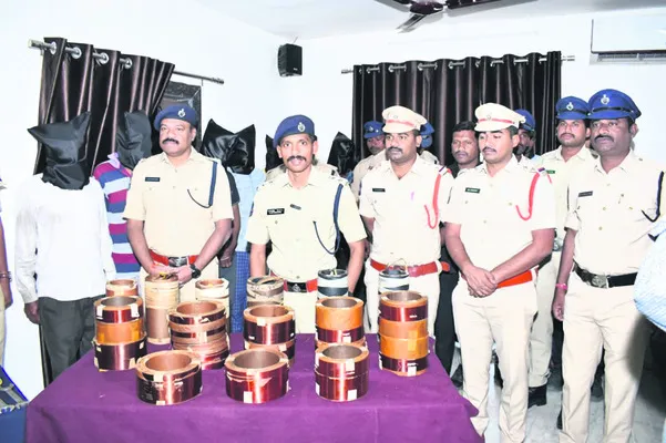 ఒకటో టౌన్‌ ఎస్సై మహేశ్‌ బదిలీ