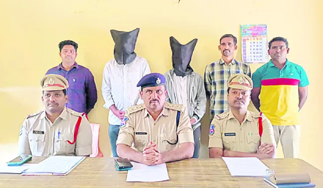 ఆన్‌లైన్‌ మోసంలో మరో ఇద్దరి అరెస్ట్‌