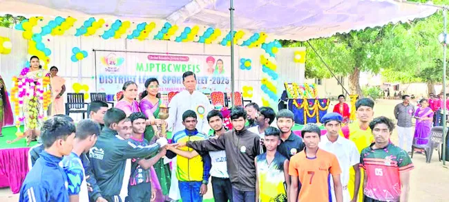 క్రీడాకారులను ప్రోత్సహిస్తున్న ప్రభుత్వం 