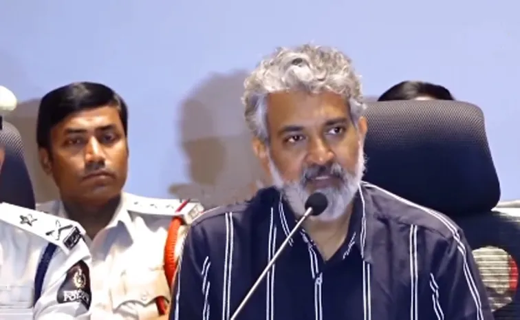 'సినిమాలో సూపర్ హిట్‌ సీన్‌'.. ఐ బొమ్మ రవి అరెస్ట్‌పై రాజమౌళి