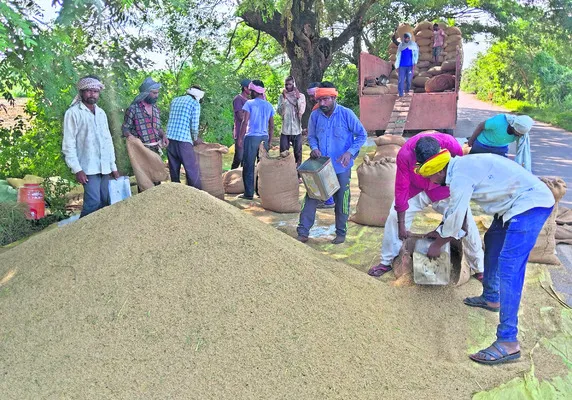 కళ్లెదుటే మోసం.. కాదనలేని దైనం
