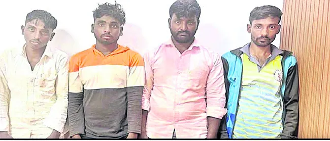 జ్యూస్‌ తాగించి మహిళపై గ్యాంగ్‌ రేప్‌ 