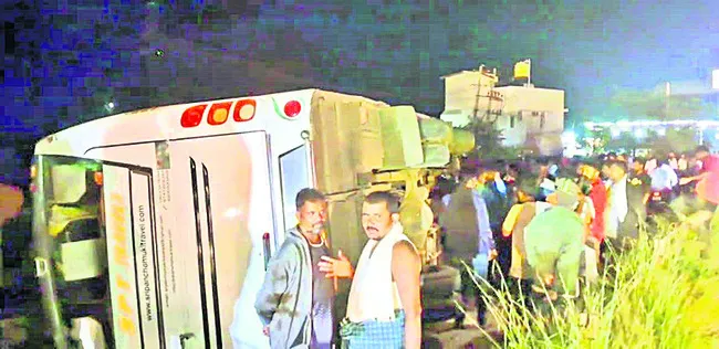 రెండుచోట్ల బస్సు ప్రమాదాలు 