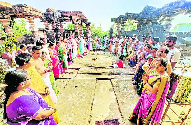 ప్రత్యేక అలంకరణలో  గణపేశ్వరుడు
