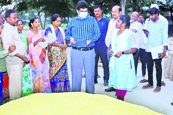 రైతులను ఇబ్బంది పెట్టొద్దు