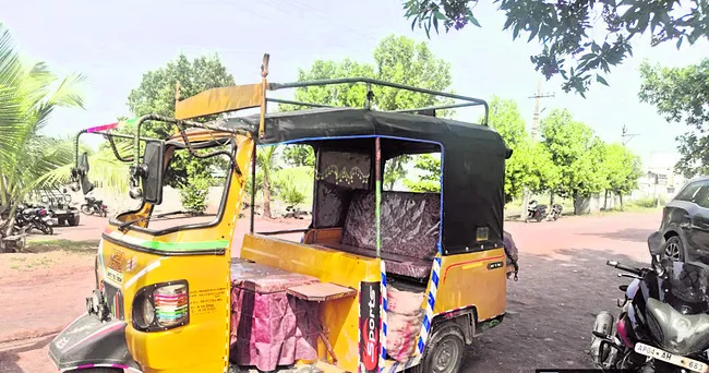 పోలీసుల అత్యుత్సాహం