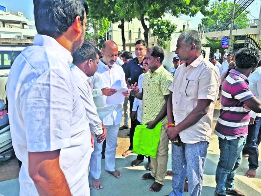 దుబాయిలో తప్పిపోయిన ఘన్‌పూర్‌ వాసి