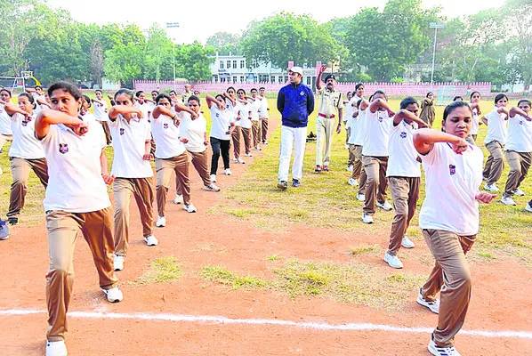 మహిళా బ్లూకోల్ట్స్‌కు ‘షీ లీడ్స్‌’ శిక్షణ