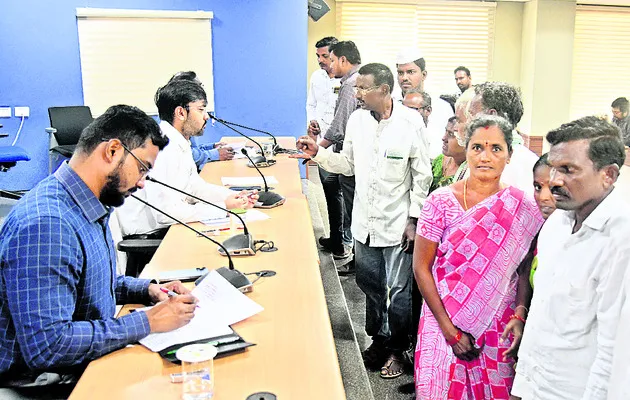 దరఖాస్తులు త్వరగా పరిష్కరించాలి