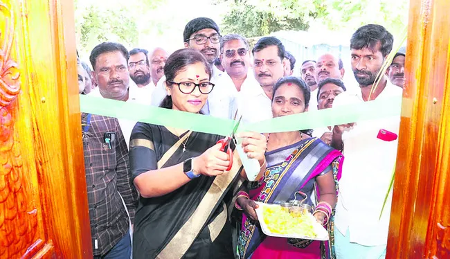 ఇందిరమ్మ ఇళ్ల మంజూరు నిరంతర ప్రక్రియ 