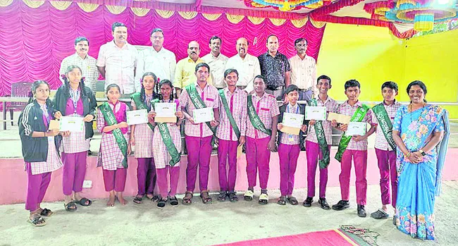 సృజనాత్మక శక్తిని వెలికితీయాలి