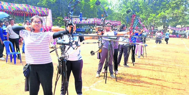 నూజివీడులో ఆర్చరీ పోటీల నిర్వహణ 
