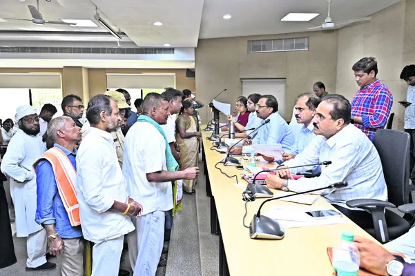 ఫిర్యాదులను సత్వరమే పరిష్కరించాలి