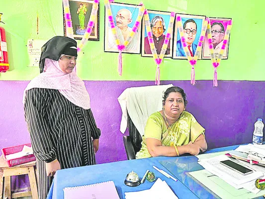 పరిహారం చెక్కు డ్రా కావడం లేదు 