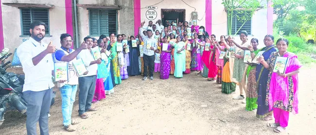 అమ్మకు అక్షరమాల శిక్షణ