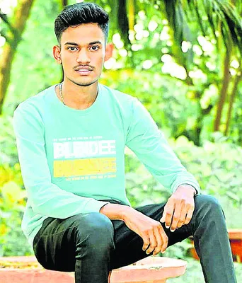 చికిత్స పొందుతూ యువకుడి మృతి 