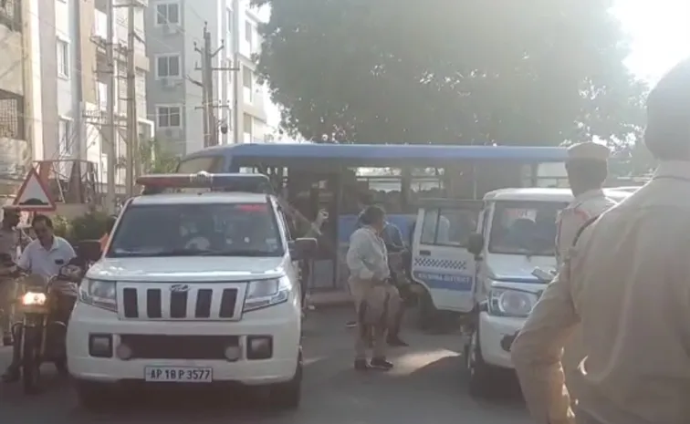 విజయవాడలో హైఅలర్ట్‌.. కమాండ్‌ కంట్రోల్‌ రూమ్‌కు మావోయిస్టులు