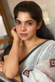 Divya Bharathi Issue With Director Naresh And Sudigali Sudheer8