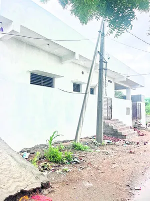 జోరుగా అక్రమ కట్టడాలు 