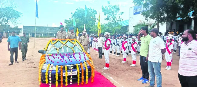 విద్యార్థులు చదువుతోపాటు క్రీడల్లో రాణించాలి 