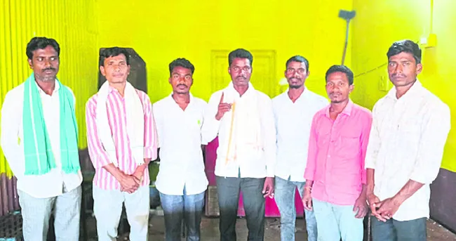 తేమతో సంబంధం లేకుండా పత్తి కొనాలి