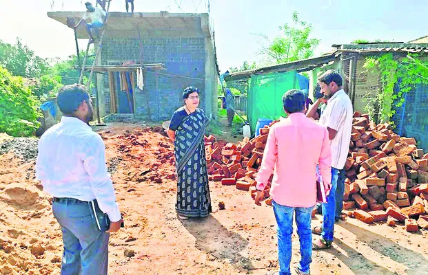 ఇందిరమ్మ ఇళ్లను త్వరితగతిన పూర్తిచేయాలి