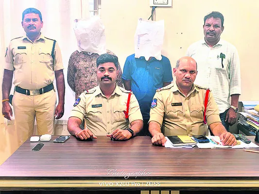 రూ.30 లక్షల విలువైన గంజాయి ఆయిల్‌ స్వాధీనం