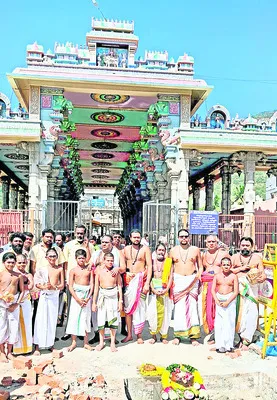 అరుణాచలేశ్వరాలయంలో బలి పీఠాలకు కుంభాభిషేకం 