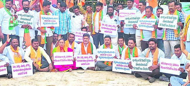 ఎకరాకు రూ.40వేల పరిహారం ఇవ్వాలి