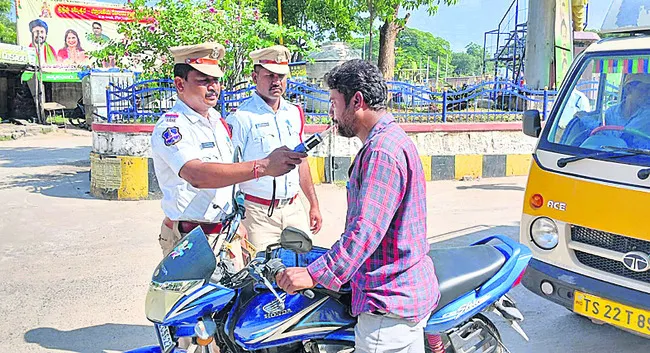 మద్యం మత్తులో డ్రైవింగ్‌ 