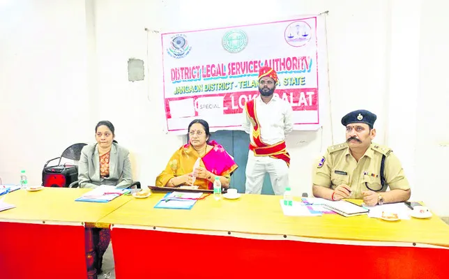 రాజీ కేసులను పరిష్కరించుకోవాలి