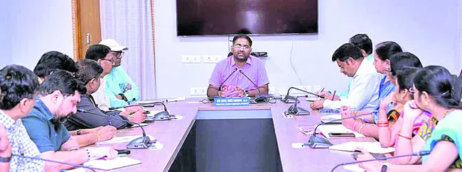 అభివృద్ధి పనులు పర్యవేక్షించాలి