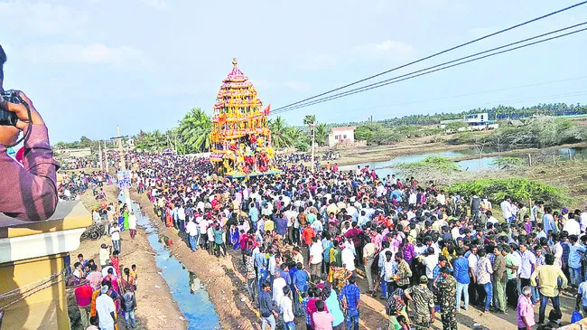 భక్తులకేదీ అభయం!