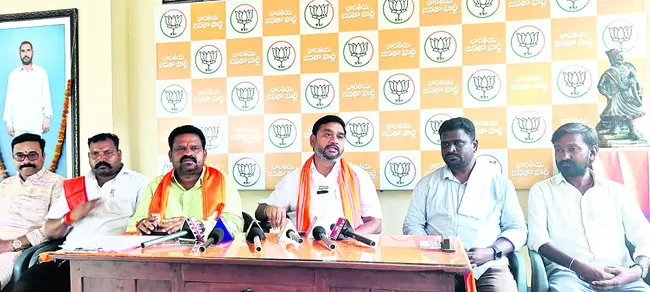 అభివృద్ధి పనులకు నిధులు మంజూరు