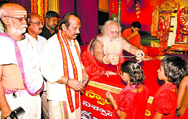 దుర్గమ్మ మండల దీక్షలు ప్రారంభం