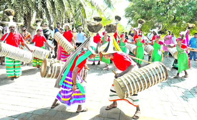 ఉత్సాహంగా కార్నివాల్