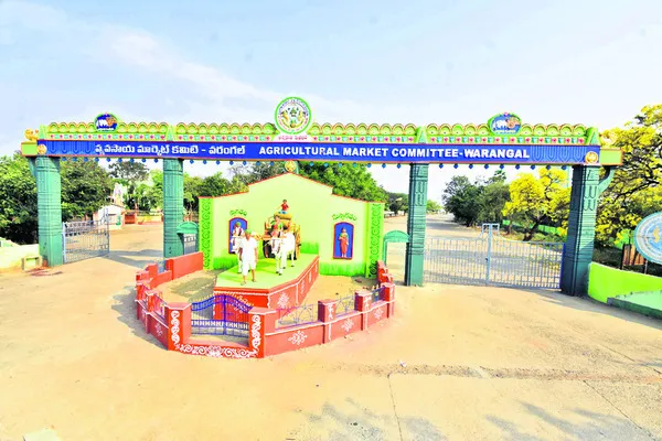 కార్యదర్శి లేక చెల్లింపులు పెండింగ్‌ 