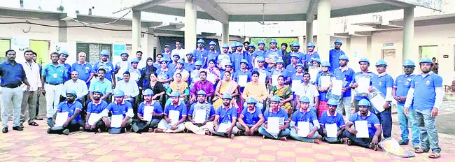 ఉపాధి అవకాశాలను అందిపుచ్చుకోవాలి