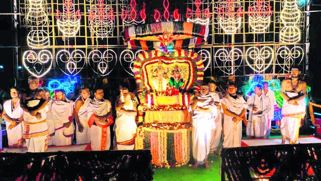 కృష్ణమ్మా.. చల్లగా చూడమ్మా!