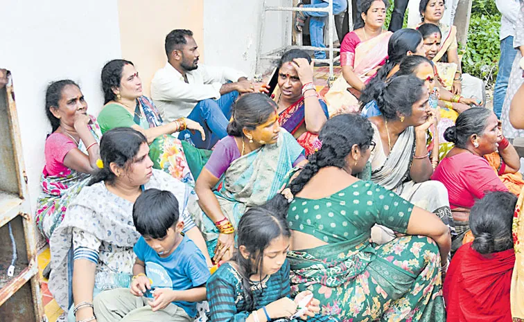 ప్రభుత్వ నిర్లక్ష్యమే మా వాళ్ల ప్రాణాలు బలిగొంది