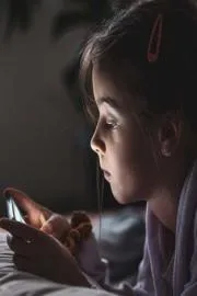 Smartphone addiction in children: patterns of use and Overcome1