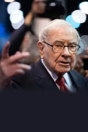 Berkshire cash sets record signaling caution ahead of Warren Buffett exit2