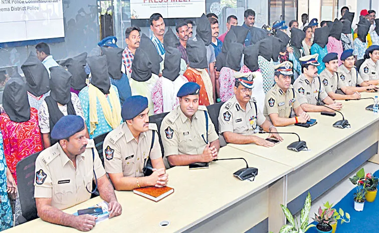 Police arrested 50 Maoists at once with solid information