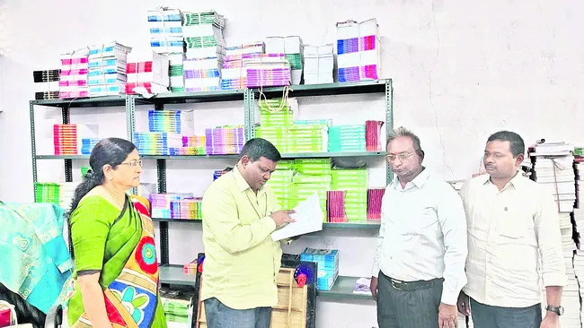 కాలేజీల్లో తనిఖీలు