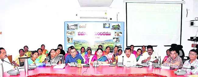 ఇందిరమ్మ చీరల పంపిణీకి చర్యలు