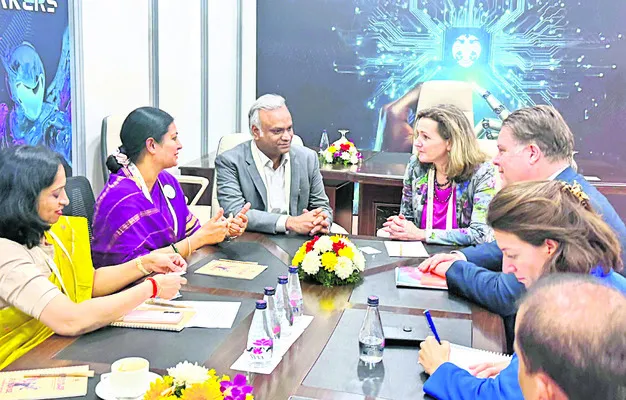 సాఫ్ట్‌వేర్‌ కంపెనీల స్థాపనకు ఎంపీ ఆహ్వానం